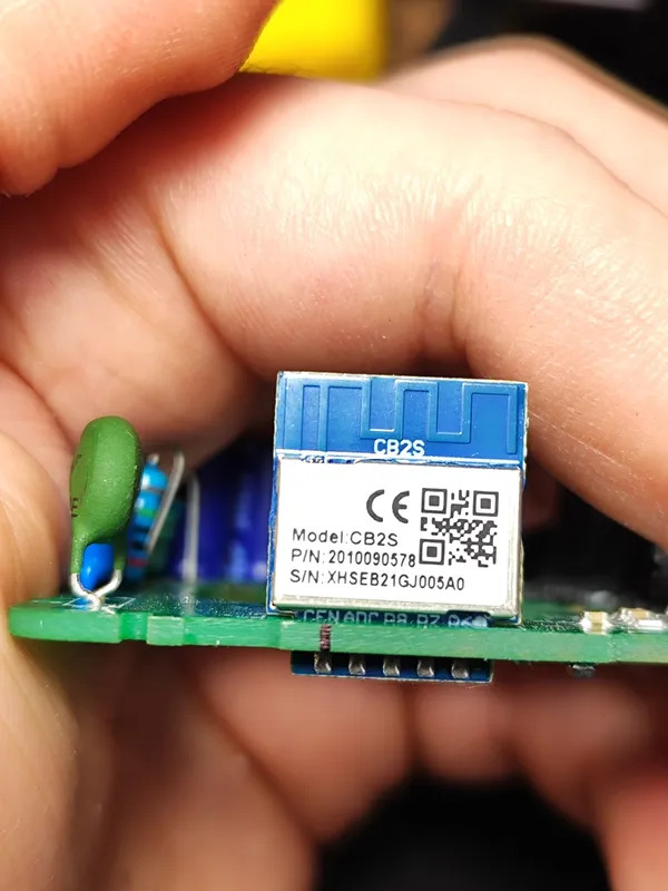 RCS-2-WF smart plug internals 1